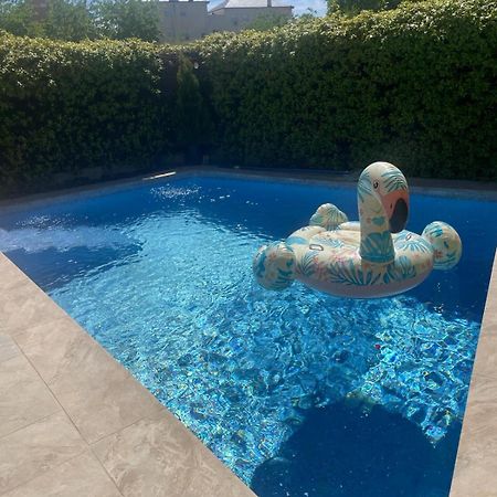 Space In The Villa With Poll Near Golf In Madrid Ngoại thất bức ảnh