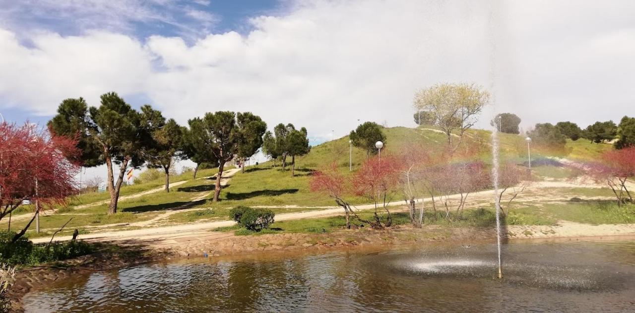 Space In The Villa With Poll Near Golf In Madrid Ngoại thất bức ảnh