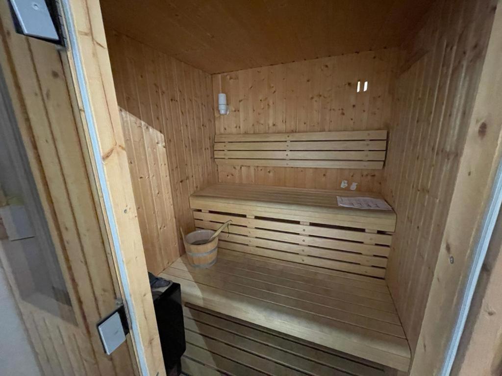 Space In The Villa With Poll Near Golf In Madrid Ngoại thất bức ảnh